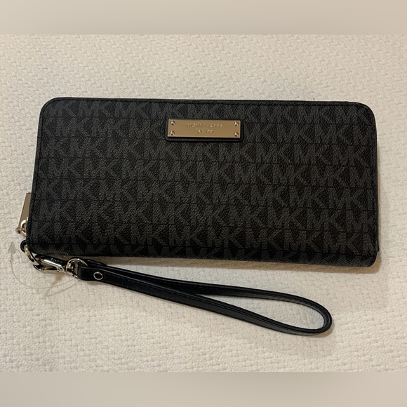 NWT Michael Kors Travel Continental Wallet - Picture 4 of 11